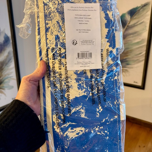 DIOR Toile de Jouy Tiger Motif from the Dioriviera Capsule Collection. - Picture 2 of 10